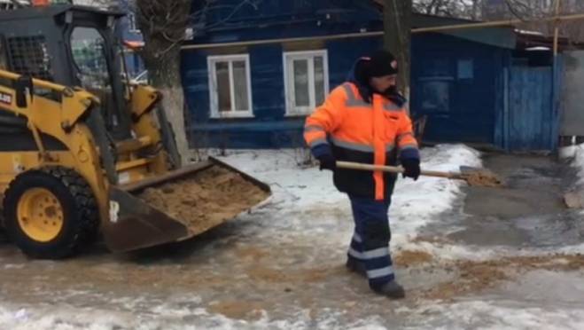 В Саранске усилили противогололедную обработку улиц и тротуаров 8 В Саранске усилили противогололедную обработку улиц и тротуаров old 119505 В Саранске усилили противогололедную обработку улиц и тротуаров