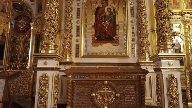 old 119618 В Кафедральном соборе Феодора Ушакова в Саранске установили новую раку для мощей священномученика Владимира Четверина