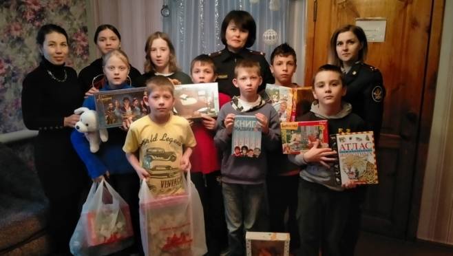 old 119698 Сотрудники УФСИН Мордовии привезли подарки детям в социально-реабилитационный центр «Ясная Поляна»