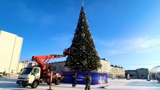 old 119883 В Саранске разбирают новогоднюю ёлку и иллюминацию