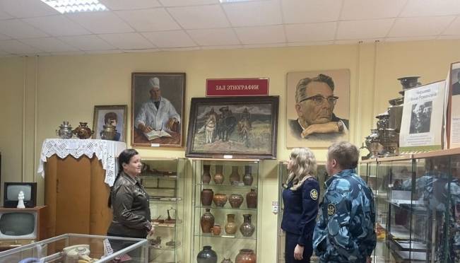 old 120307 Сотрудники УФСИН посетили Ромодановский историко-краеведческий музей.
