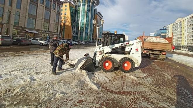 old 120322 Коммунальные службы продолжают убирать улицы Саранска от снега и наледи