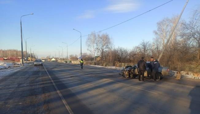 old 120344 Водитель ВАЗа в Зубово-Полянском районе въехал в световую опору и попал в больницу