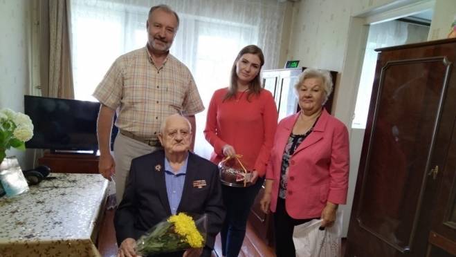 old 120370 В Пролетарском районе Саранска юбилярам вручают персональные поздравления президента России