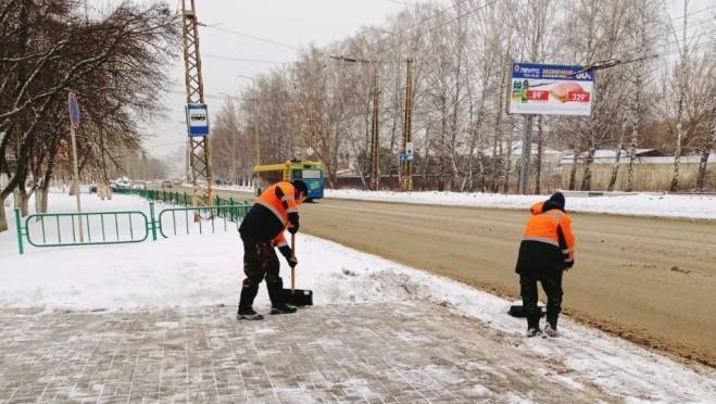 old 120431 В Саранске коммунальщики борются с последствиями снегопада