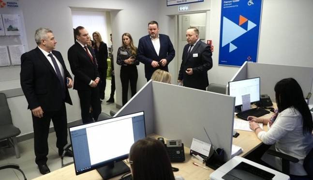 old 120488 Министр труда и соцзащиты населения России посетил кадровый центр Саранска