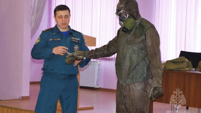 old 120611 В Мордовии спасателям напомнили, как пользоваться противогазами