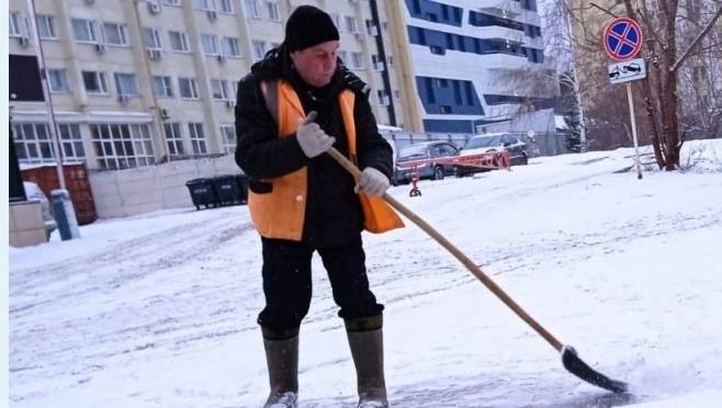 old 120640 Улицы Саранска продолжают чистить от снега и обрабатывать противогололедными материалами