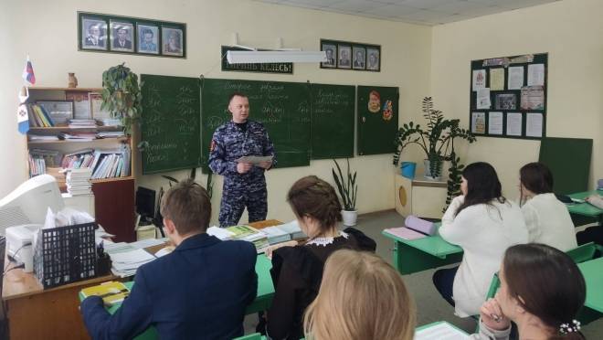 old 120681 В Чамзинке росгвардейцы провели уроки ранней профориентации