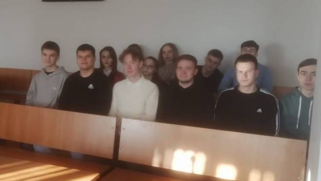 old 120741 Студенты Саранского кооперативного института посетили суд