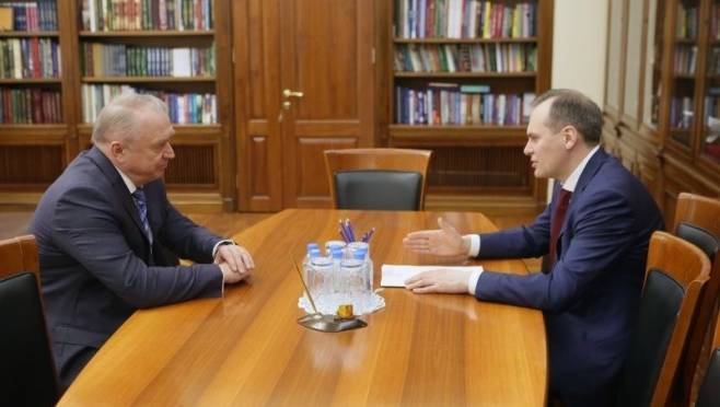 old 120902 Глава РМ встретился с президентом Торгово-промышленной палаты России Сергеем Катыриным
