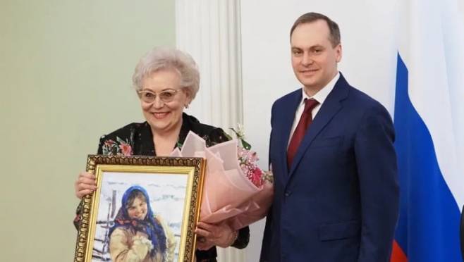 old 120934 Глава РМ поздравил с юбилеем Людмилу Иванову