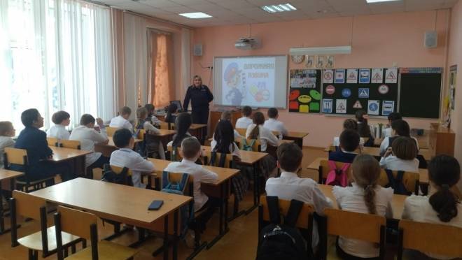 old 120935 Сотрудники Госавтоинспекции провели викторину по ПДД в гимназии Зубово-Полянского района