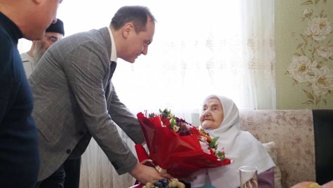 old 121038 Глава РМ поздравил со 100-летним юбилеем жительницу Белозерья