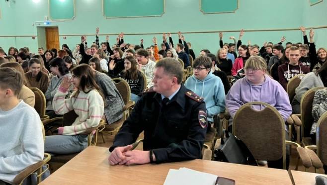 old 121103 В Саранске полицейские и студенты обсудили проблему наркомании в обществе