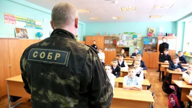 old 121212 Сотрудник СОБР «Звезда» Росгвардии провел урок мужества в лицее Саранска