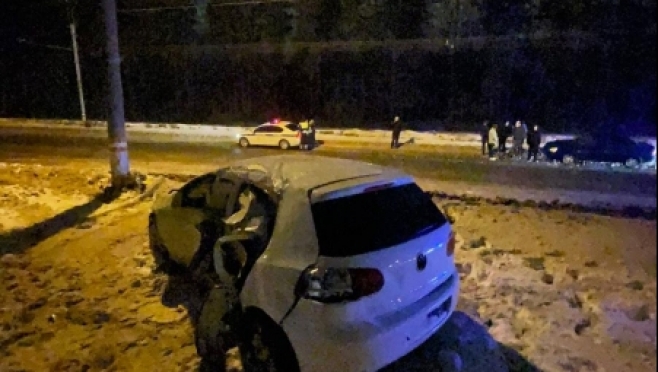 old 121606 В Саранске любитель полихачить превратил свой автомобиль в лепёшку