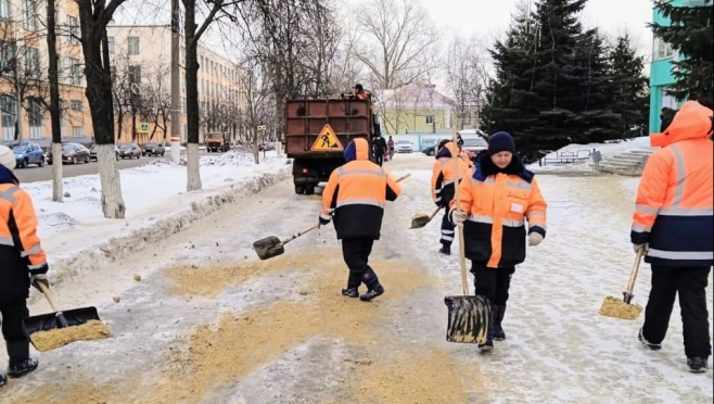 old 121704 Почти 4 тыс. кубометров снега вывезли с территории Саранска за сутки