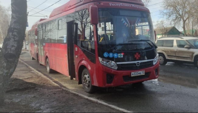 old 122066 В Саранске водитель автобуса №6 догнал коллегу с маршрута №1 и протаранил – пострадал подросток