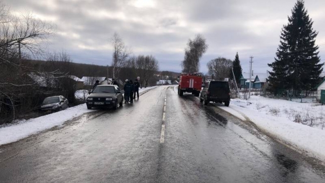 old 122209 В Кочкуровском районе пенсионеры на «Ладе» улетели в кювет