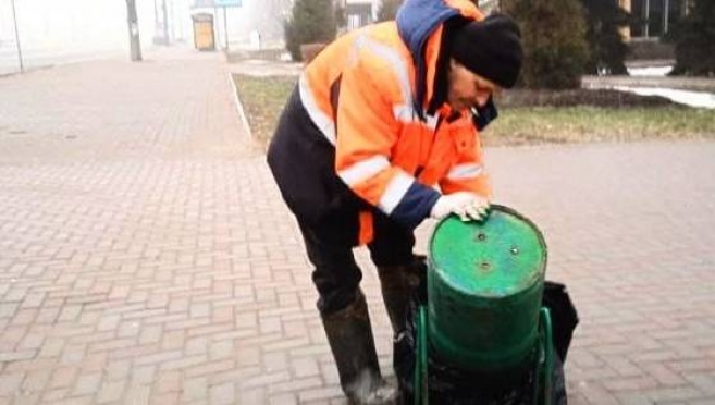 old 122226 Весна в Саранске: на улицы вышли подметальные машины с щетками и озеленители
