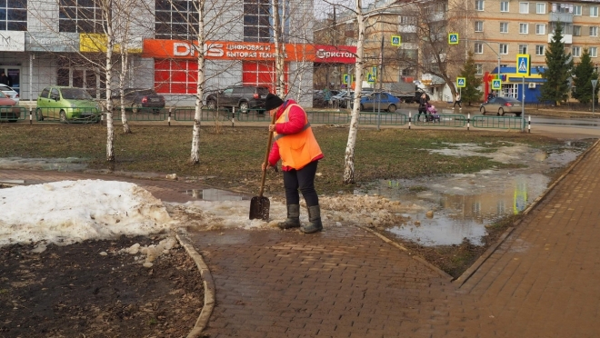 old 122419 В Рузаевке станет легче дышать: рабочие убирают песок с проезжей части