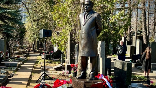 В России появился памятник Жириновскому 11 В России появился памятник Жириновскому old 122991 В России появился памятник Жириновскому