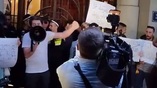 old 124068 В Грузии утроили митинг против благ цивилизации из-за России