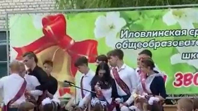 old 124351 «Взял за шею и пытался перерезать горло»: на последнем звонке одноклассник напал на школьницу