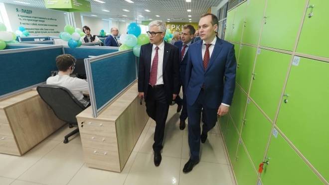 old 124533 Артем Здунов и вице-президент Сбербанка Петр Колтыпин посетили контактный центр в Саранске