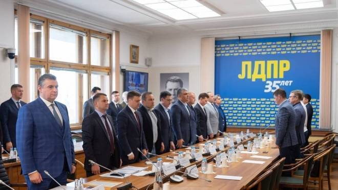 old 124575 ЛДПР разбрасывается деньгами