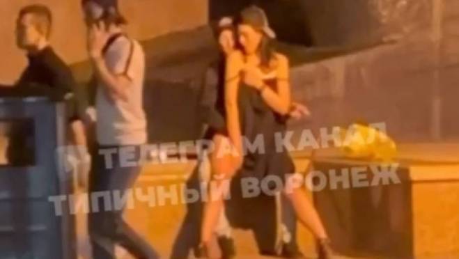 old 126077 Воронежская парочка попыталась совокупиться на памятнике Славы