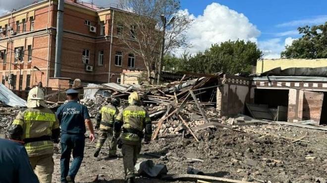 old 126549 В сети появились жуткие кадры попадания ракеты в кафе в Таганроге