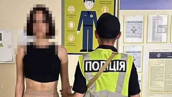 old 127681 В Киеве девушек задержали за танцы на могиле военных