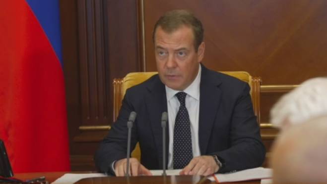 old 127821 Дмитрий Медведев назвал фильм "У края бездны" залогом будущей победы