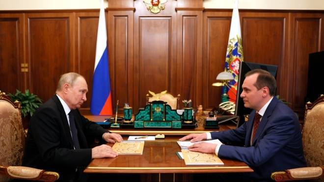 old 128284 Артем Здунов рассказал Владимиру Путину о социально-экономическом развитии Мордовии