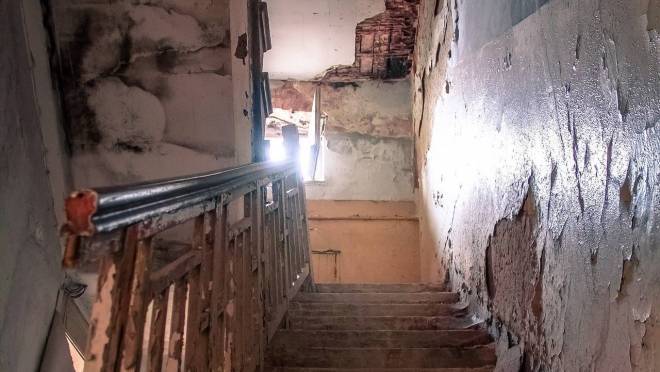 old 128752 В Екатеринбурге многоквартирный дом превратился в притон