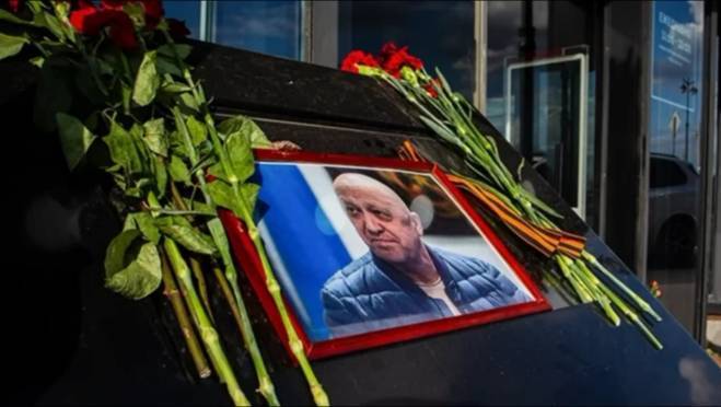 old 129160 В Петербурге снова простились с Евгением Пригожиным: его наконец проводили с почестями