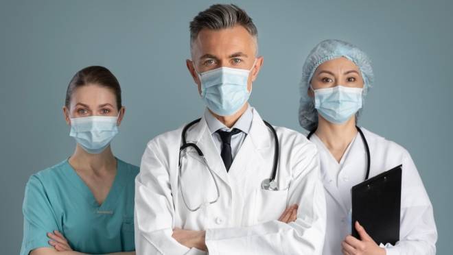 old 129196 Зарплаты врачей в Петербурге достигли нереальных высот