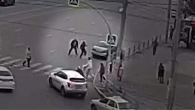 old 129379 В Челябинске ссора между водителем и прохожим закончилась дракой