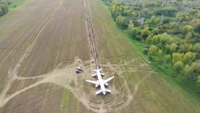 old 129441 В сети появилась шокирующая расшифровка записи диалога пилотов, которые посадили самолет в поле под Новосибирском