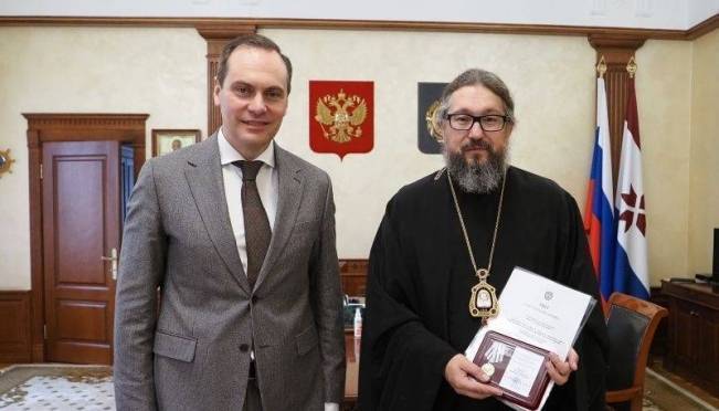 old 129523 Глава Мордовии вручил медаль епископу Кронштадтскому