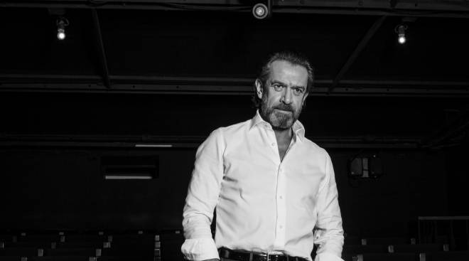 old 129579 Харатьян рассказал, как Владимир Меньшов не хотел вручать премию фильму «Сволочи»