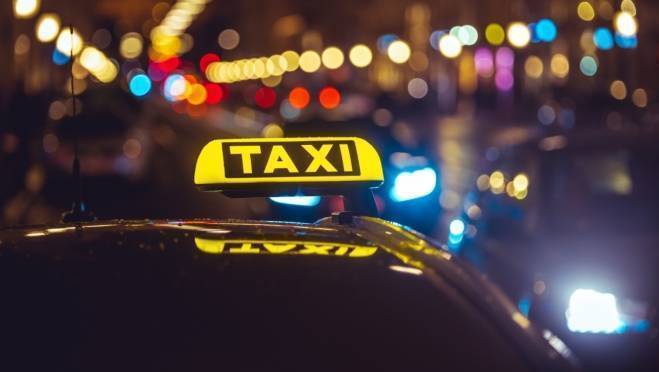 old 129672 В Таганроге работница администрации уволилась после ссоры с таксистом