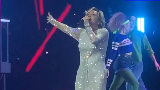 old 129726 Татьяну Буланову заподозрили в третьей беременности: заслуженная артистка выступила с песней Юрия Шатунова