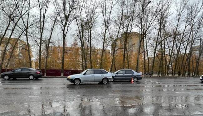 old 129830 В Саранске иномарка догнала ВАЗ – пострадала девушка