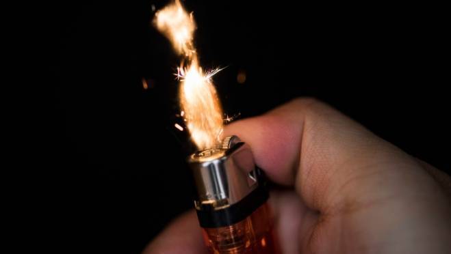 old 130023 В Петербурге незнакомка пыталась сжечь женщину на Васильевском острове