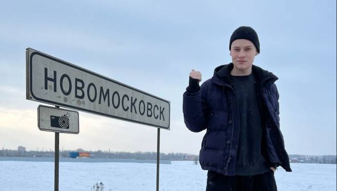 old 130065 Ярослав Дронов возложил цветы на могилу Михаила Круга: SHAMAN приехал в Тверь