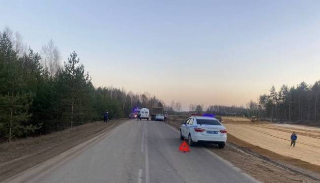 old 130298 В Зубово-Полянском районе иномарка влетела в припаркованный автомобиль