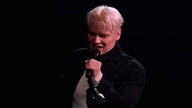 old 130363 Модный певец Shaman на концерте в Петербурге вытворил то, чего от него никто не ждал